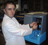 Brant集团的研究生Erik Pfeiffer使用怀俄明大学的NanoSight NS500